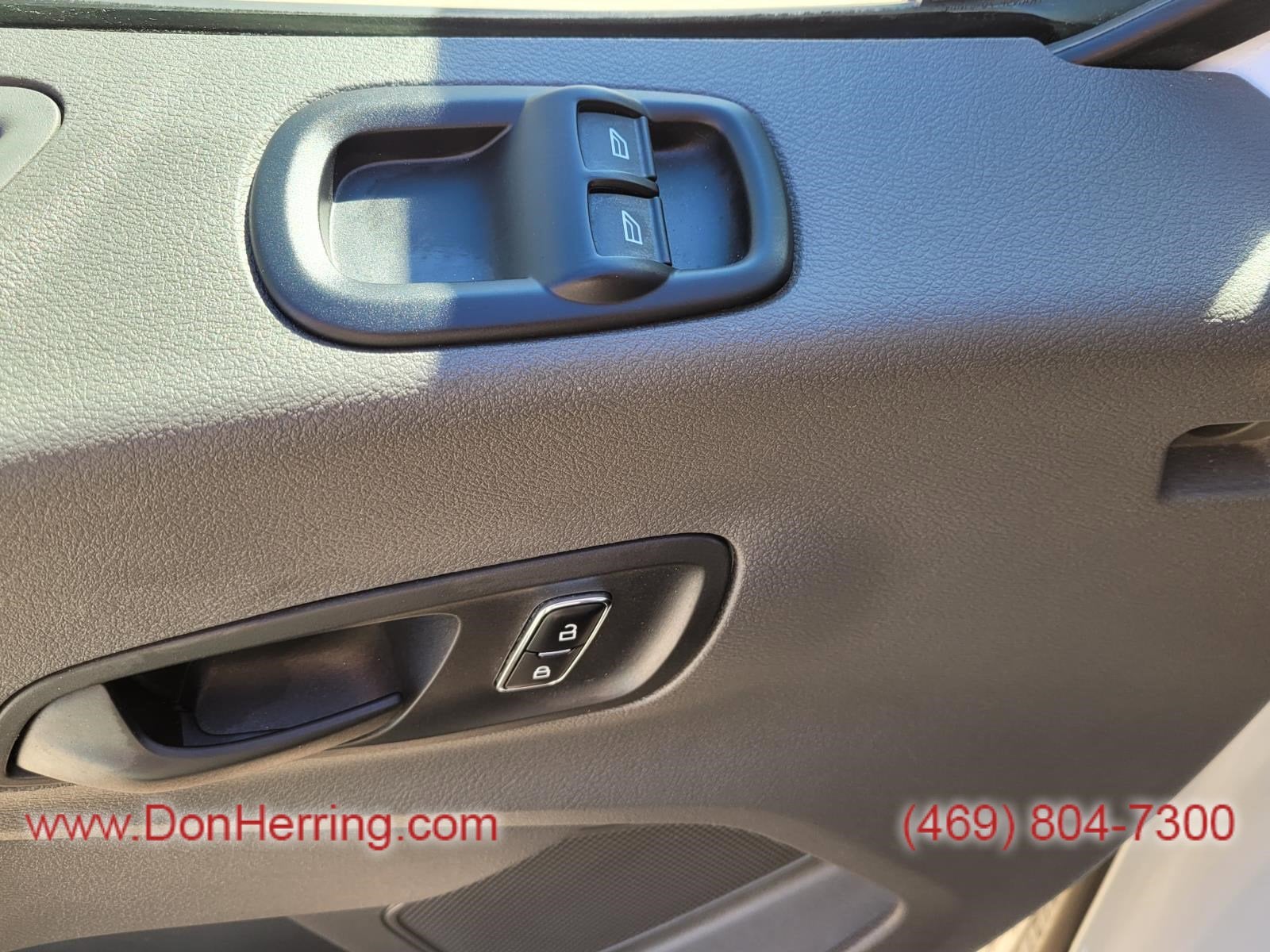 2023 Ford Transit Passenger Wagon XLT