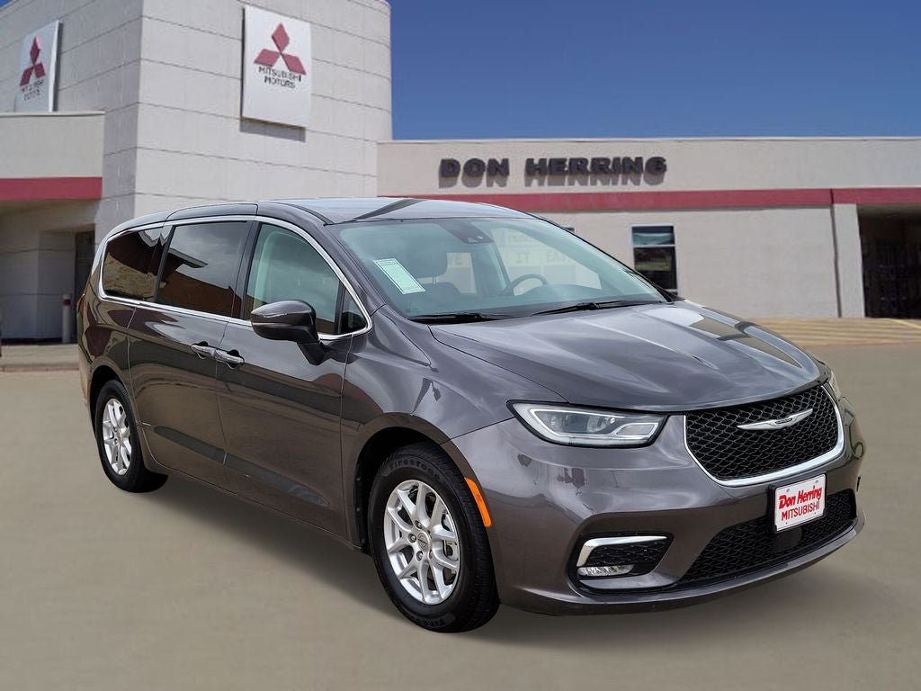 2023 Chrysler Pacifica Touring L's photo