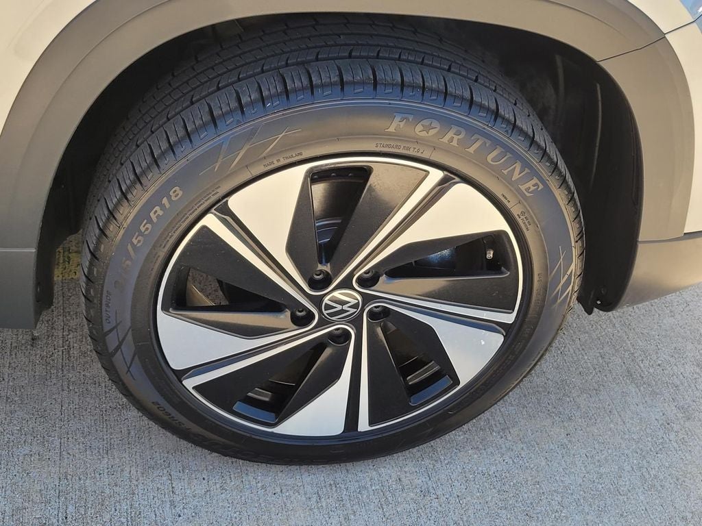 2025 Volkswagen Taos SE