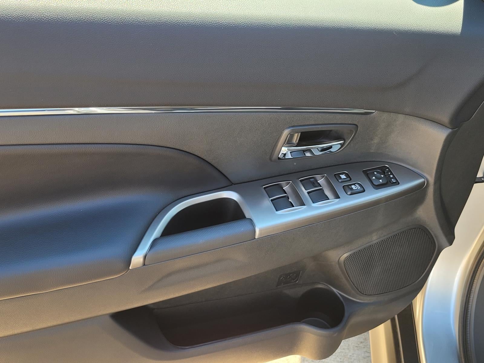 2027 Mitsubishi Outlander Sport SE