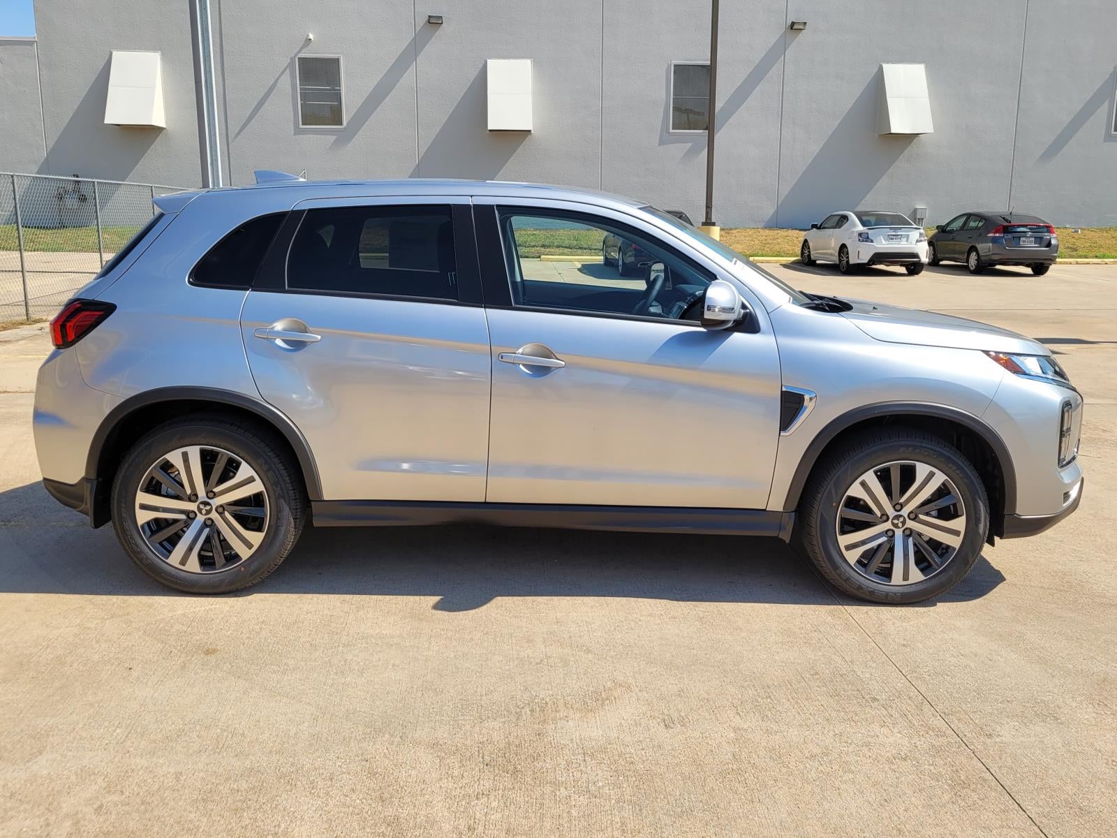 2027 Mitsubishi Outlander Sport SE