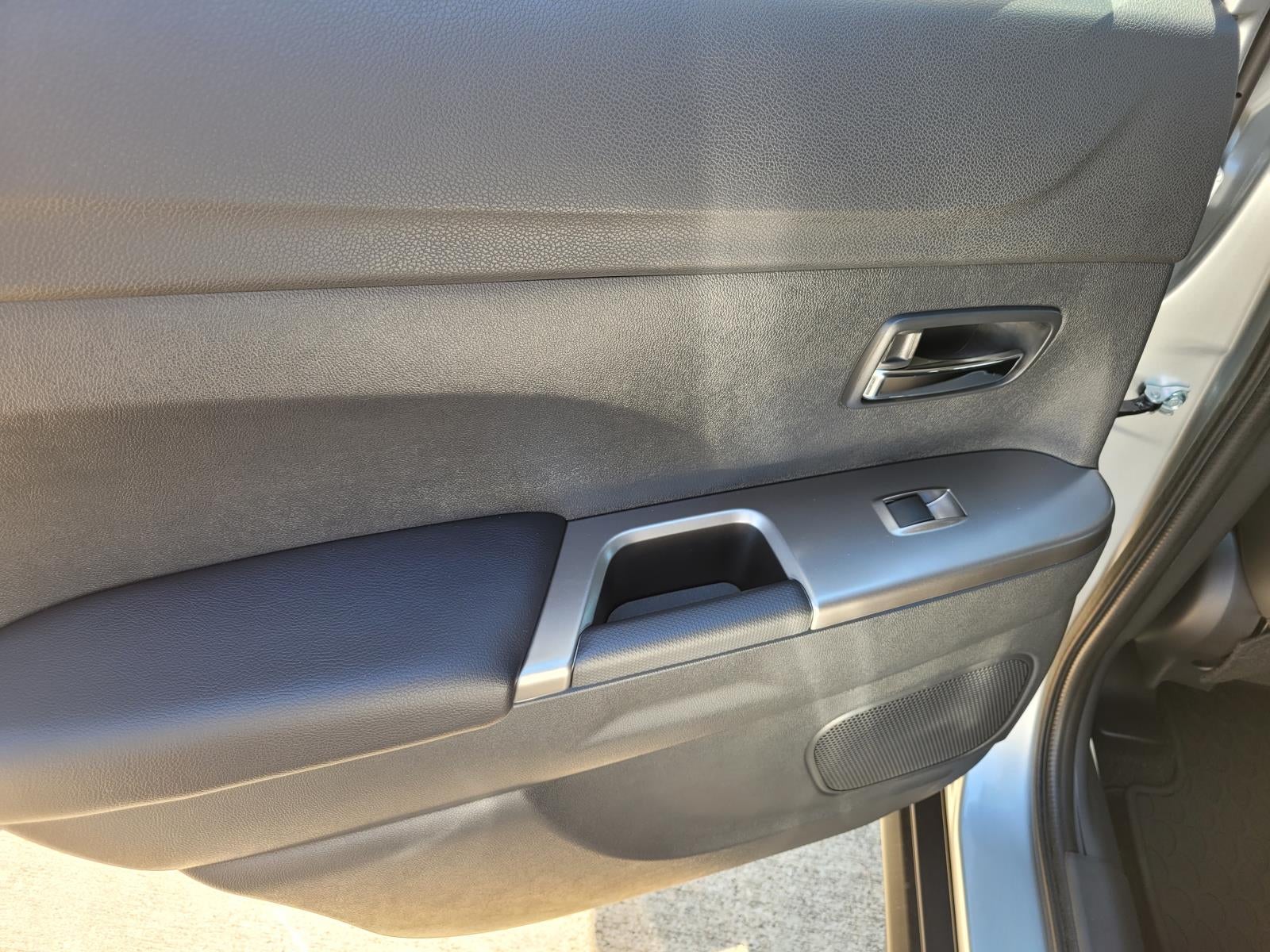 2027 Mitsubishi Outlander Sport SE