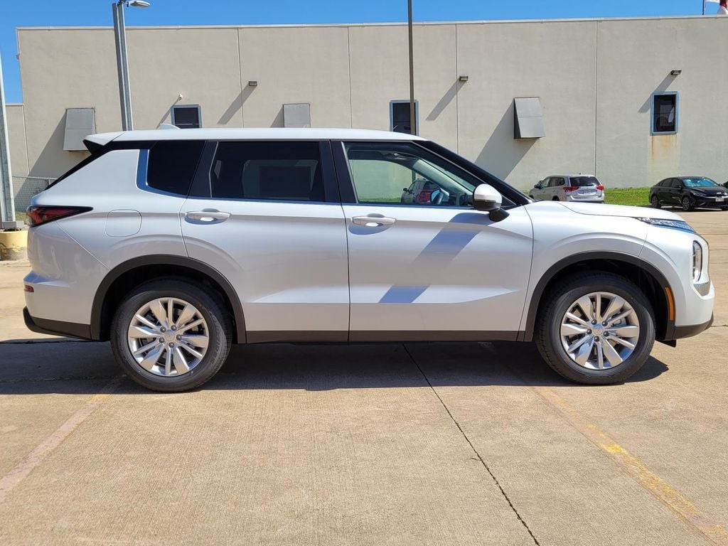 2026 Mitsubishi Outlander ES