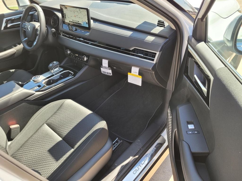 2026 Mitsubishi Outlander ES