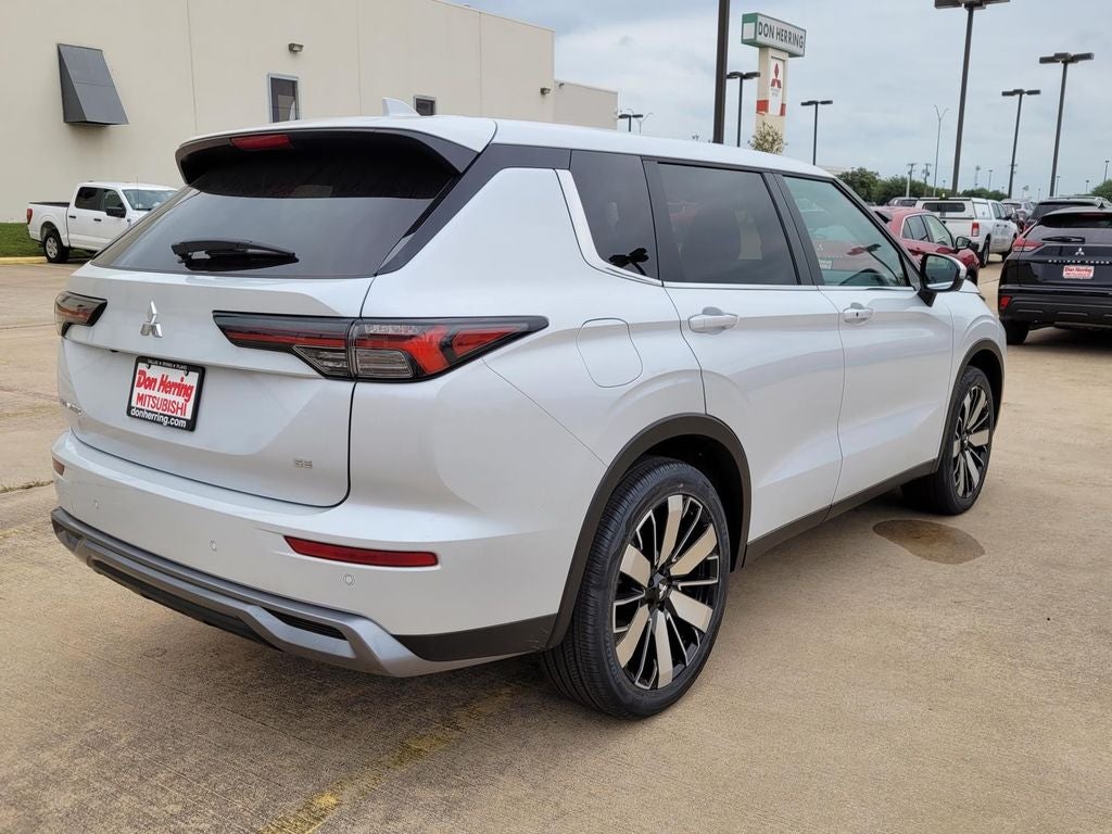 2026 Mitsubishi Outlander SE
