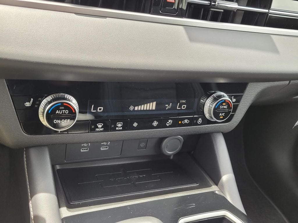 2026 Mitsubishi Outlander LE