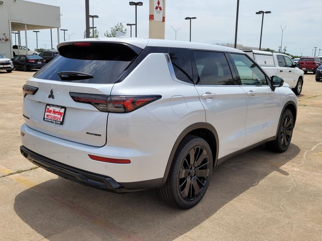 2026 Mitsubishi Outlander LE