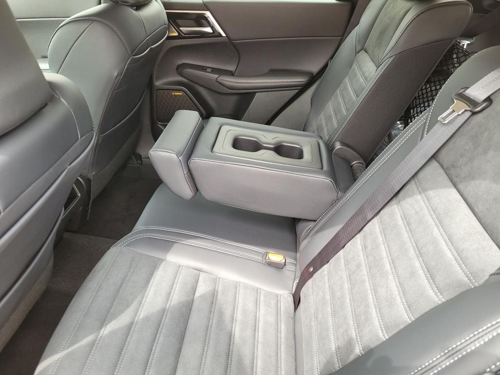 2026 Mitsubishi Outlander SE