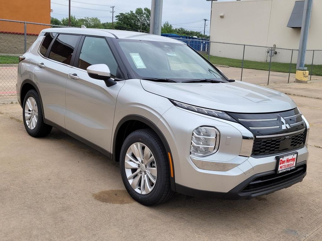 2026 Mitsubishi Outlander ES