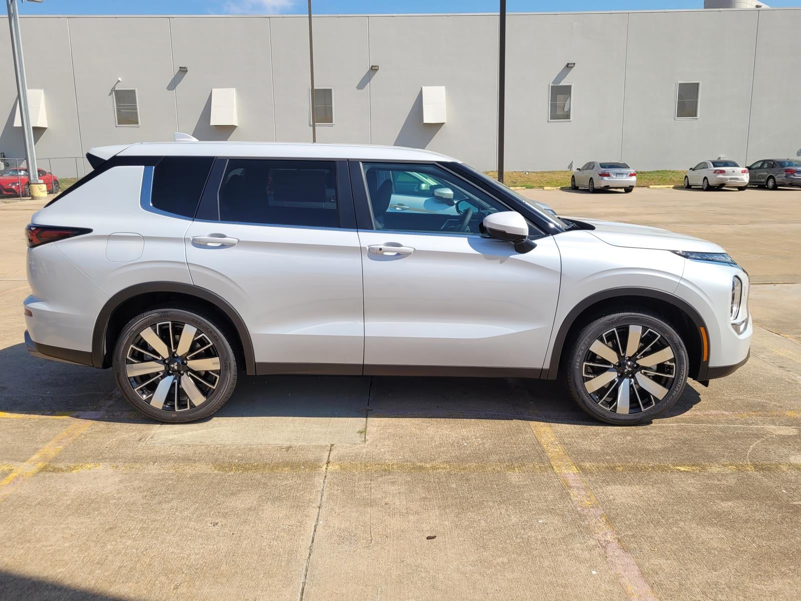 2026 Mitsubishi Outlander SE