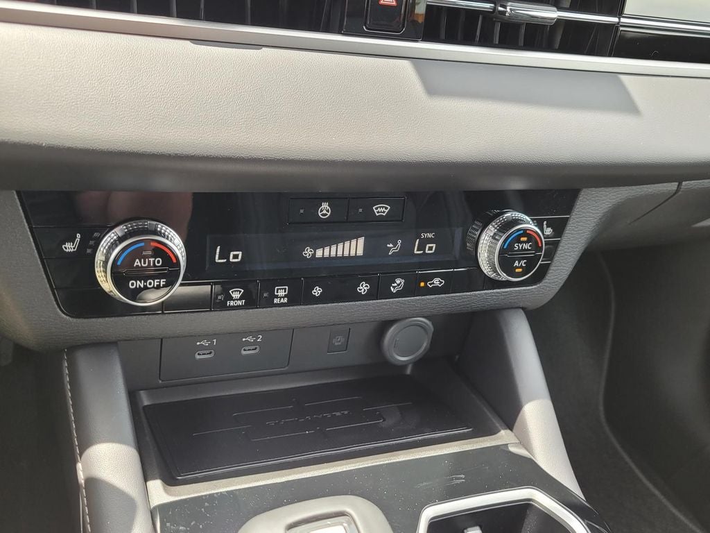 2026 Mitsubishi Outlander LE