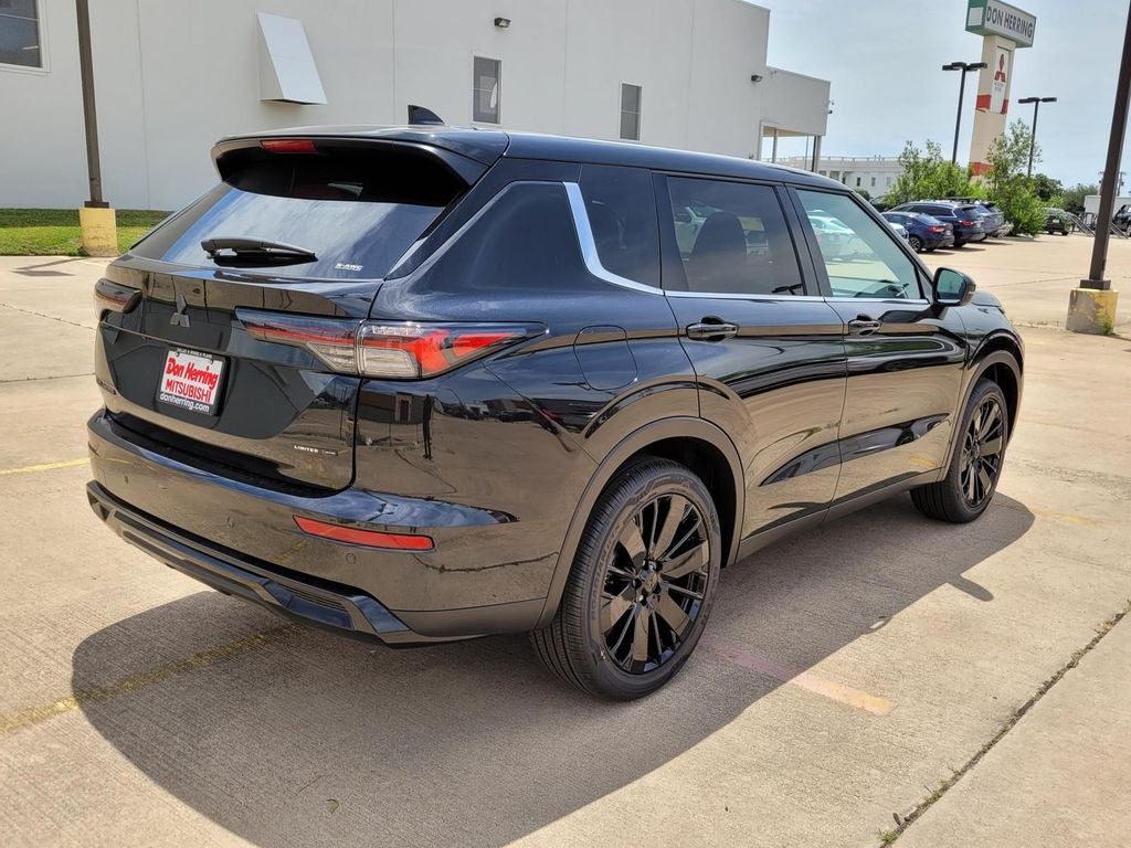 2026 Mitsubishi Outlander LE