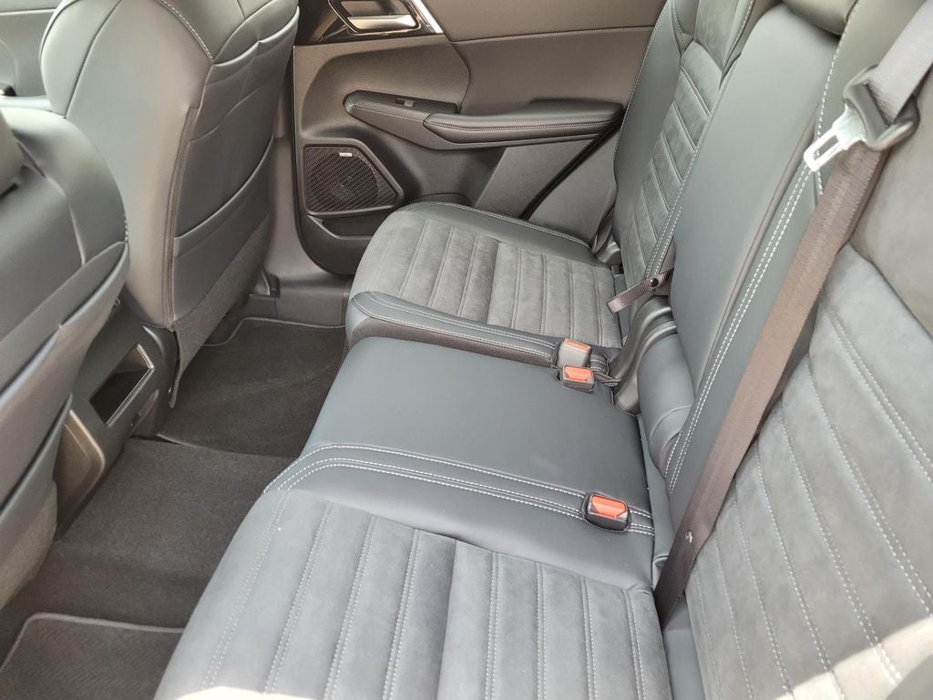 2026 Mitsubishi Outlander LE