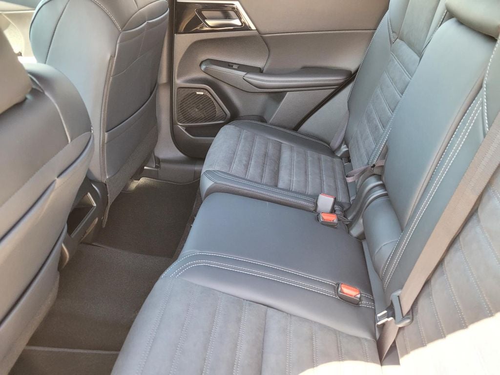 2026 Mitsubishi Outlander LE