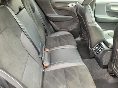 2022 Volvo XC40 R-Design