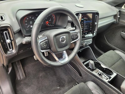 2022 Volvo XC40 R-Design