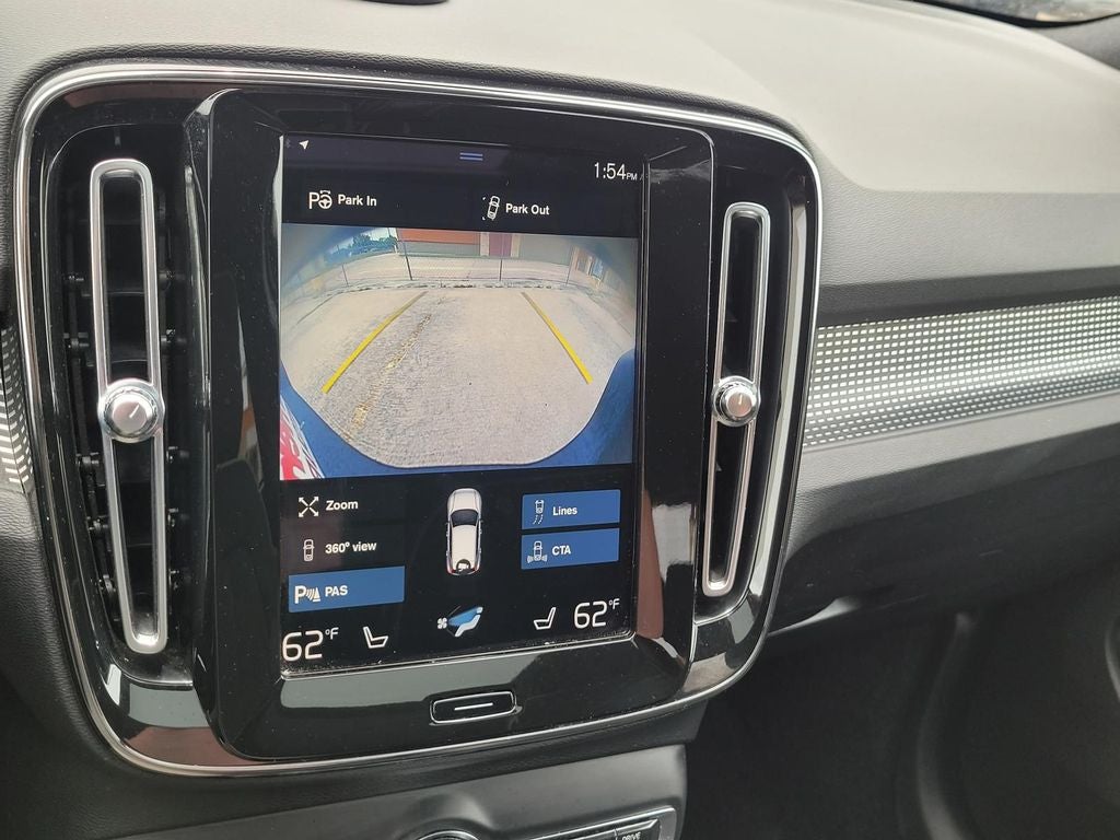 2022 Volvo XC40 R-Design