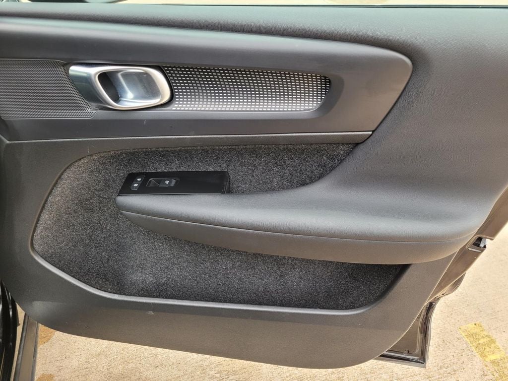2022 Volvo XC40 R-Design