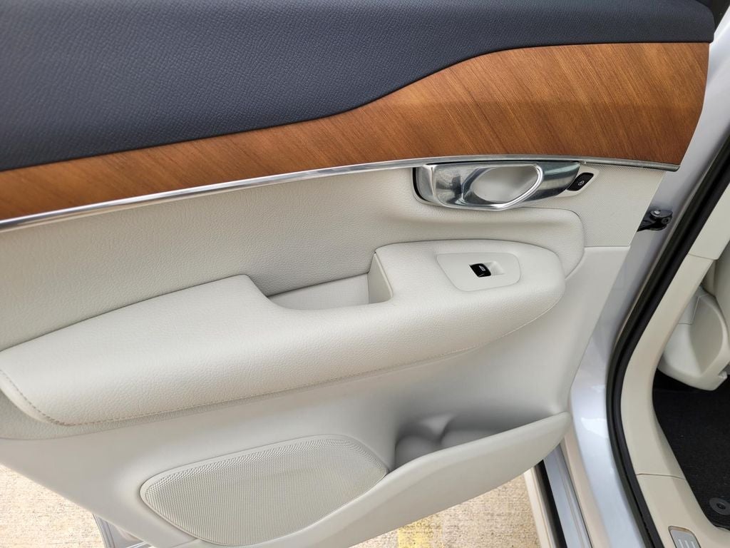 2022 Volvo XC90 Momentum