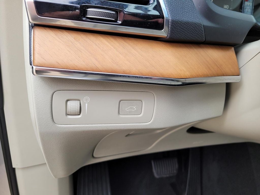 2022 Volvo XC90 Momentum