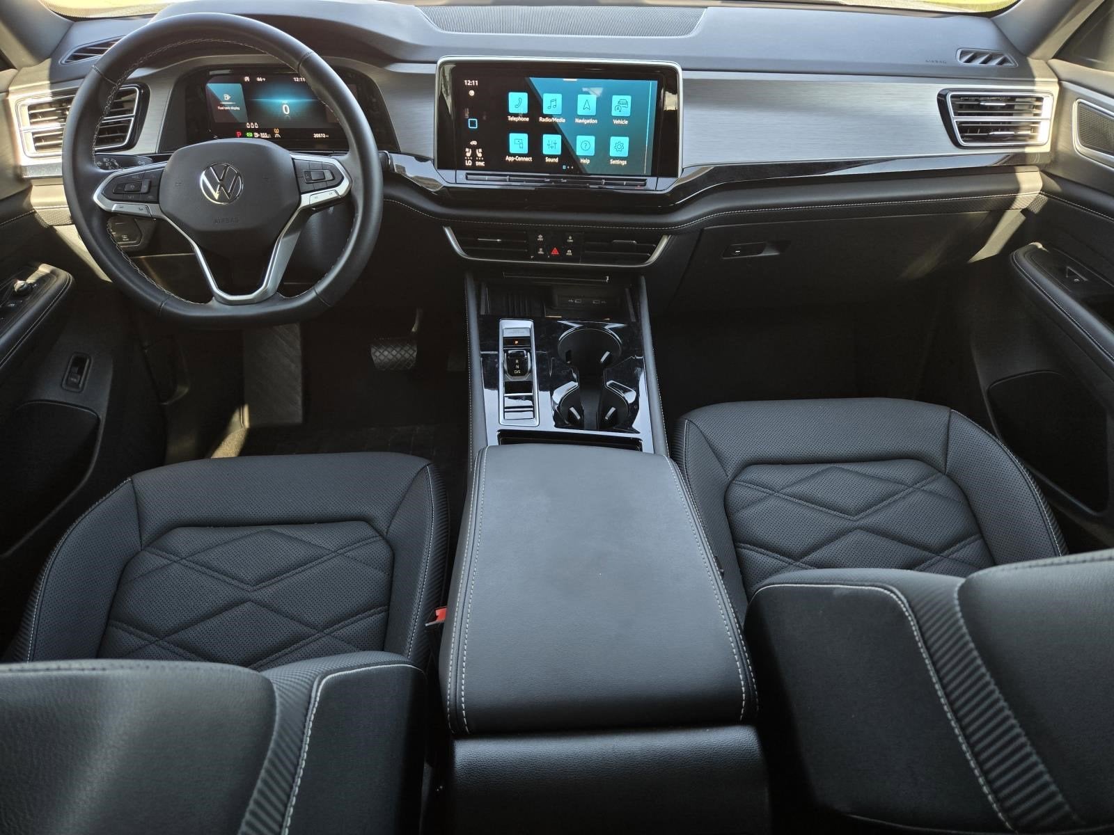 2025 Volkswagen Atlas Cross Sport 2.0T SE w/Technology