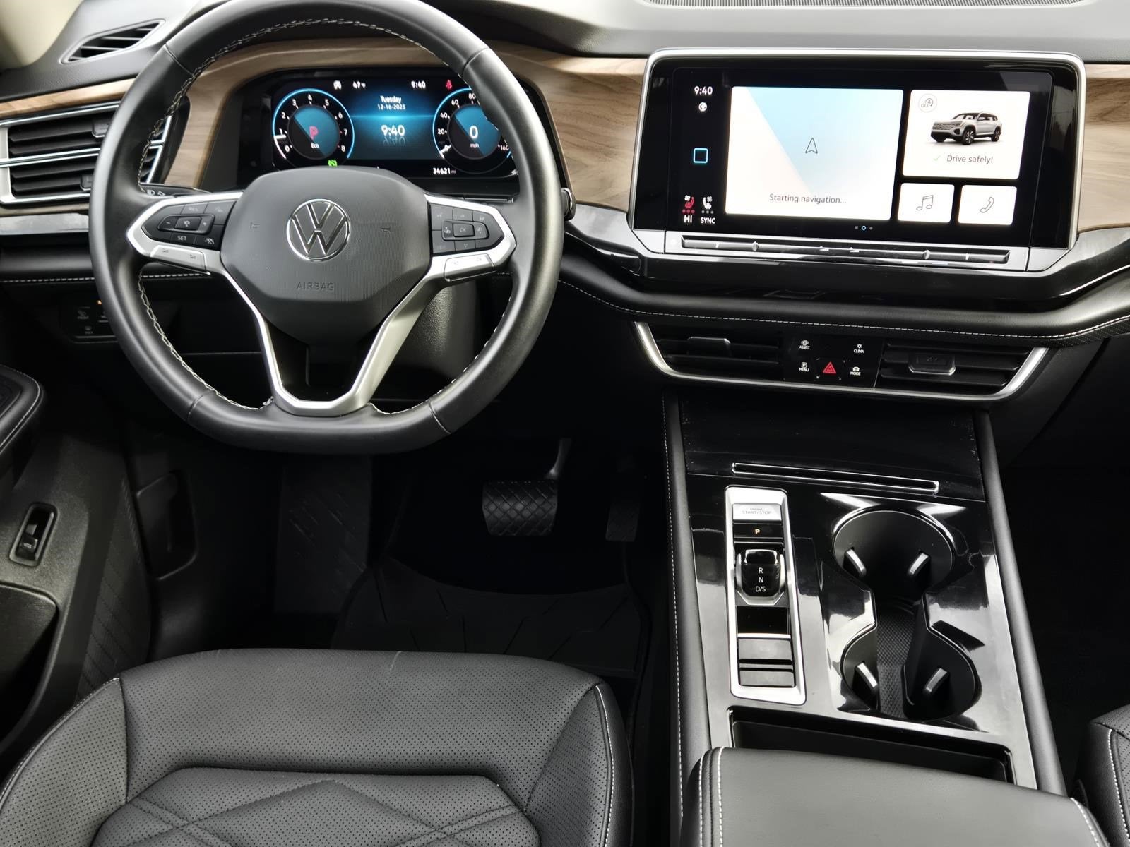 2025 Volkswagen Atlas 2.0T SE w/Technology