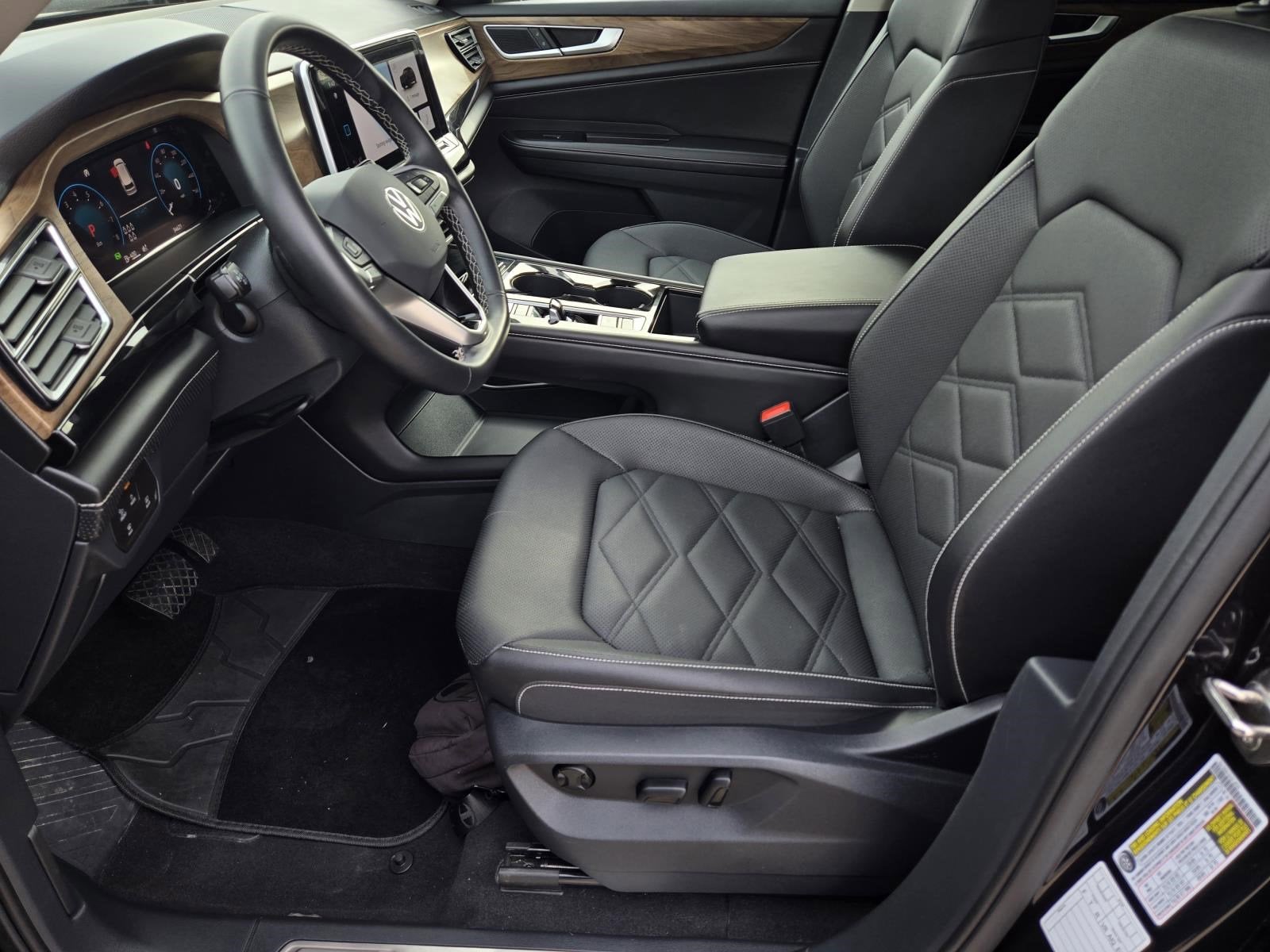 2025 Volkswagen Atlas 2.0T SE w/Technology