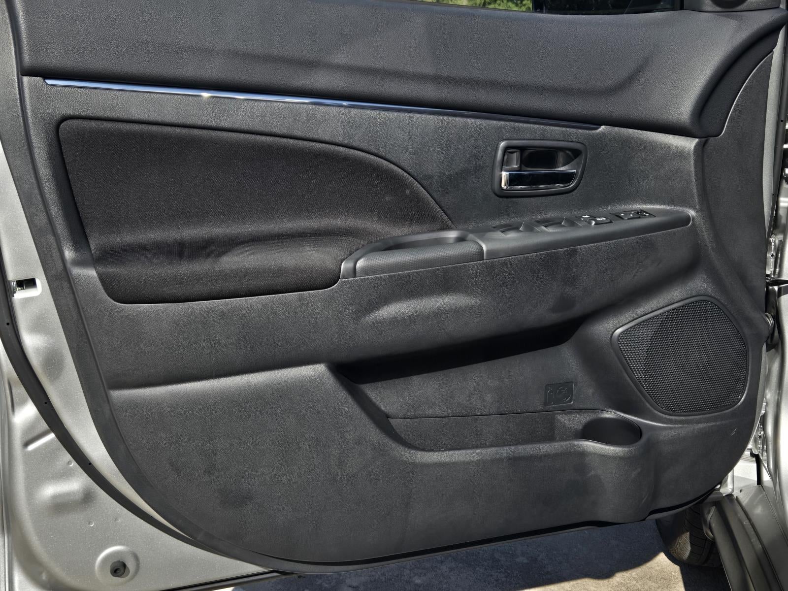 2027 Mitsubishi Outlander Sport LE