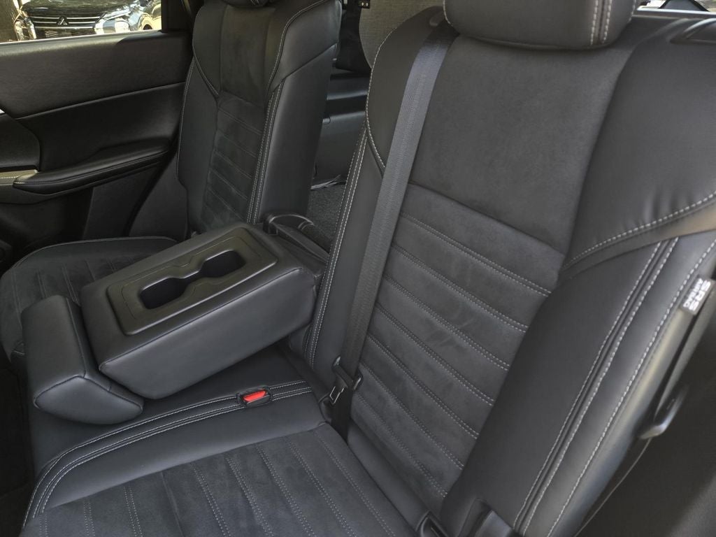 2023 Mitsubishi Outlander SE