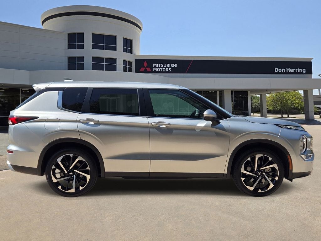 2023 Mitsubishi Outlander SE