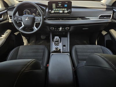 2023 Mitsubishi Outlander SE
