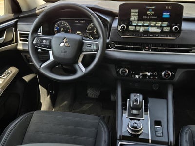 2023 Mitsubishi Outlander SE