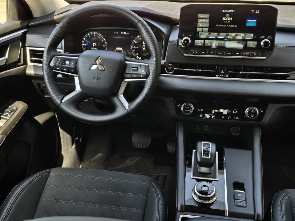 2023 Mitsubishi Outlander SE