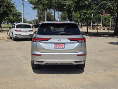 2023 Mitsubishi Outlander SE