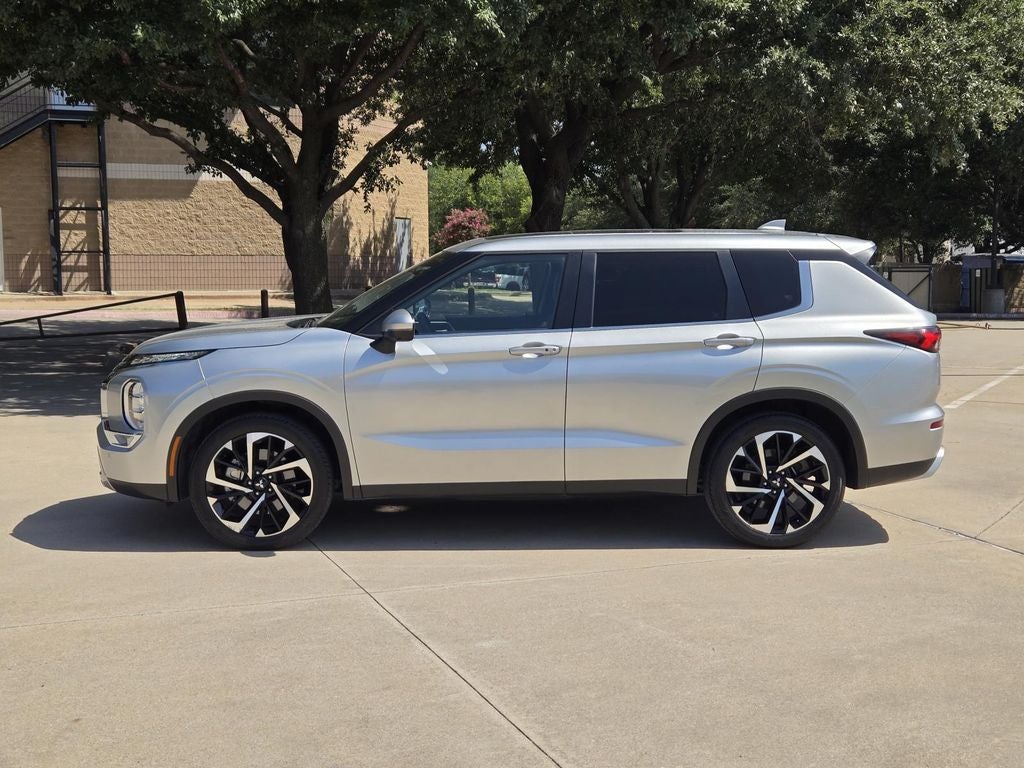 2023 Mitsubishi Outlander SE