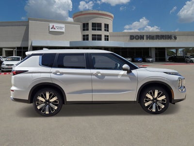 2026 Mitsubishi Outlander SE