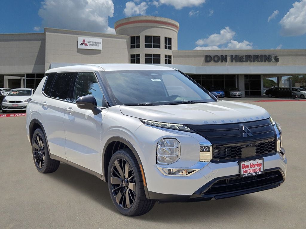 2026 Mitsubishi Outlander LE