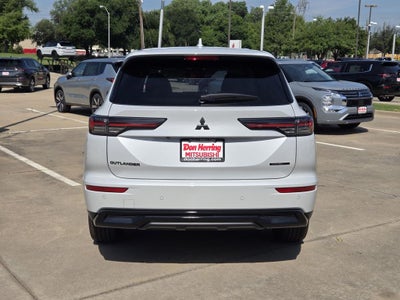 2026 Mitsubishi Outlander LE