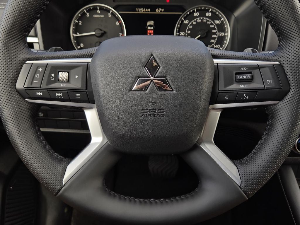 2026 Mitsubishi Outlander LE