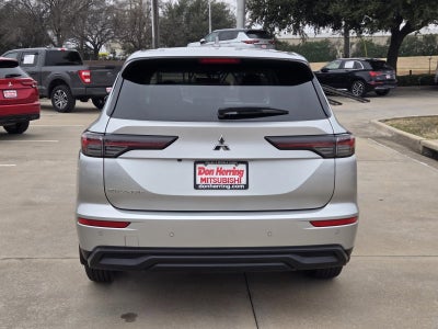2025 Mitsubishi Outlander ES
