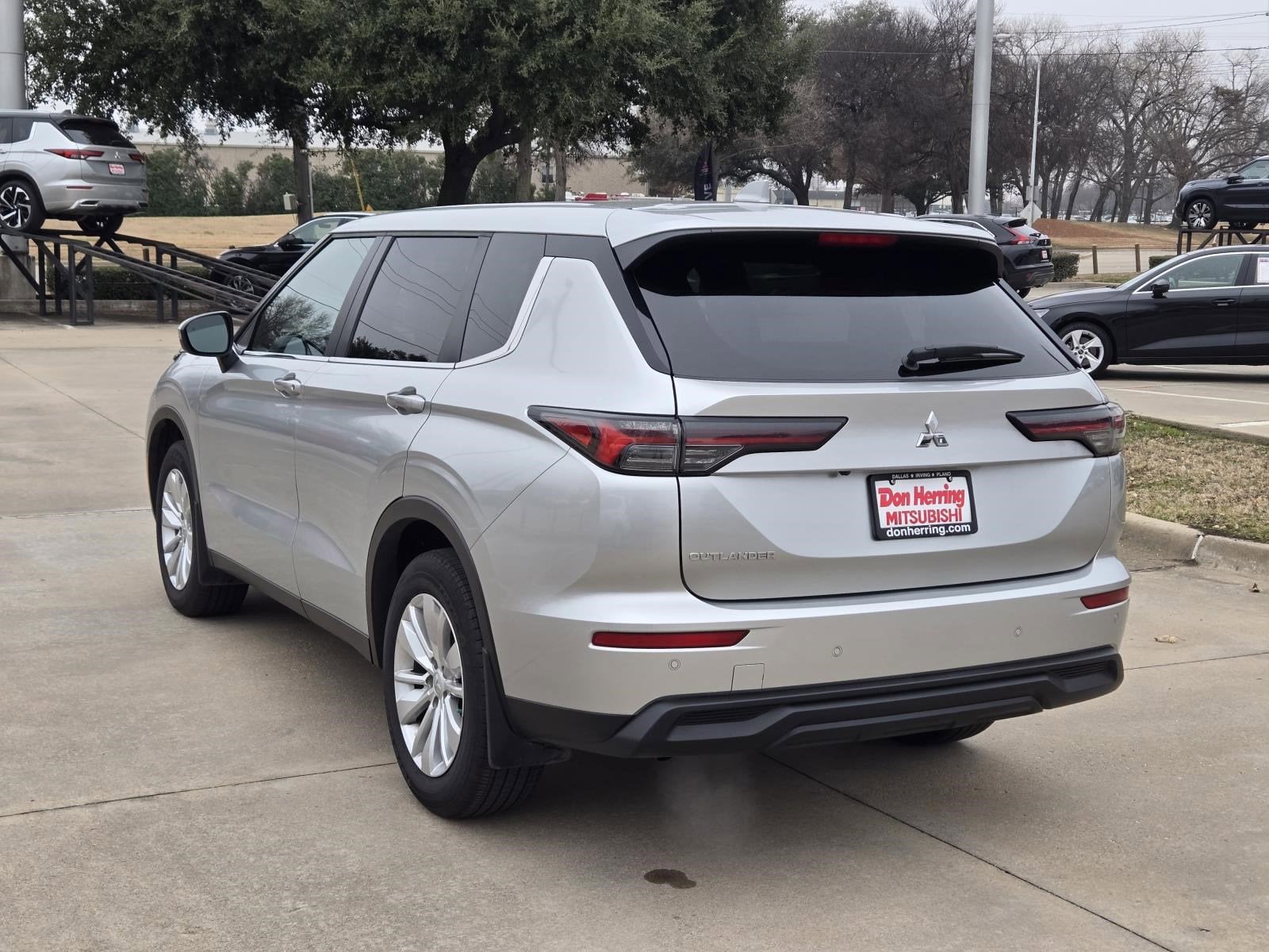 2025 Mitsubishi Outlander ES