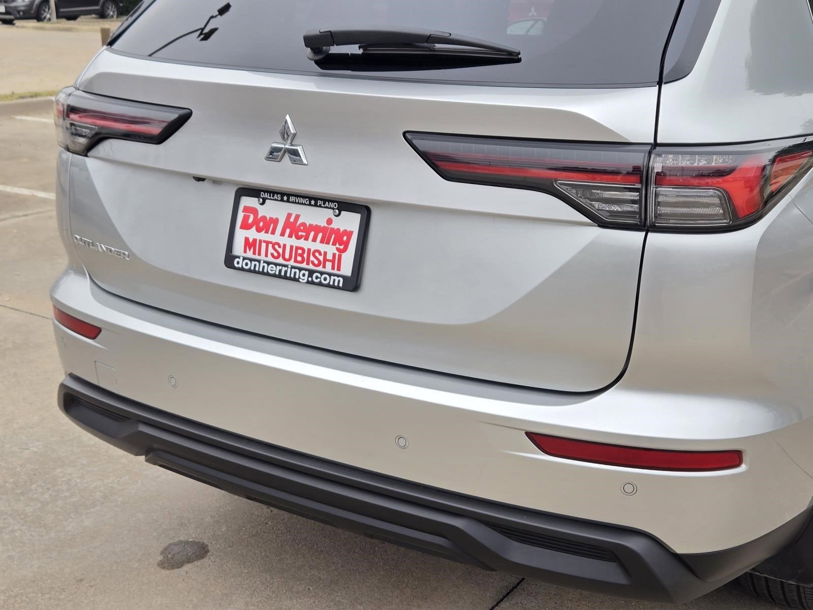 2025 Mitsubishi Outlander ES