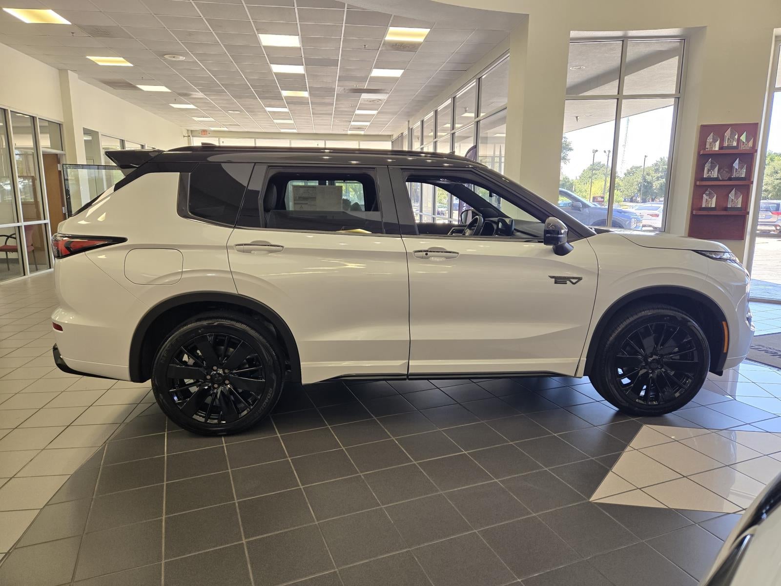 2026 Mitsubishi Outlander PHEV Black Edition
