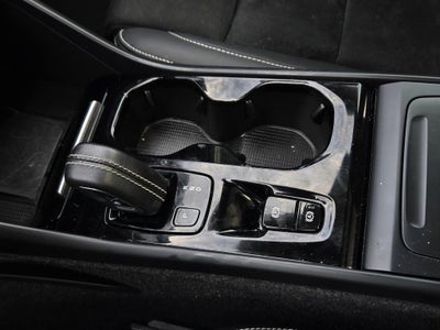 2022 Volvo XC40 R-Design