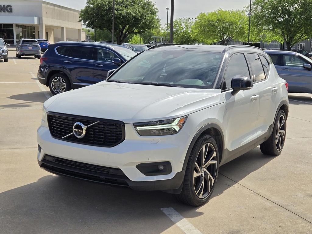 2022 Volvo XC40 R-Design