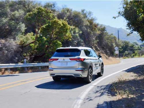 2023 Mitsubishi Outlander on a long Texas road trip